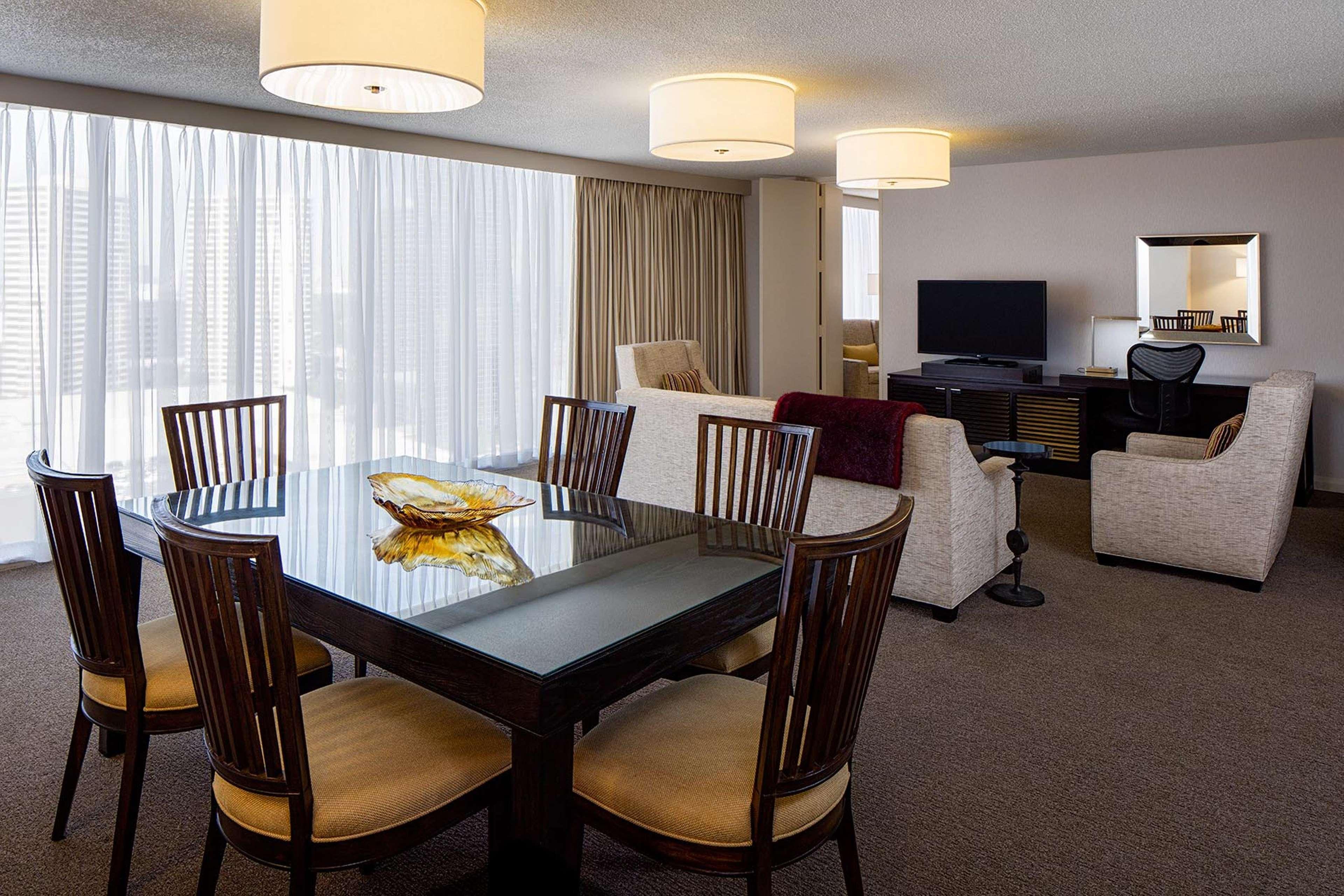 ดับเบิ้ลทรี บาย ฮิลตั้น ฮูสตั้น กรีนเวย์ พลาซ่า Hotel ฮูสตัน ภายนอก รูปภาพ