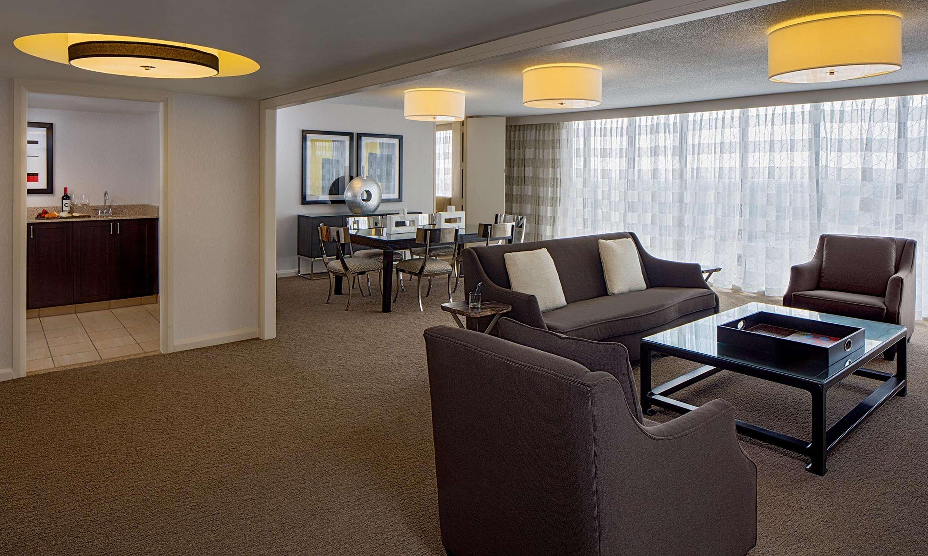 ดับเบิ้ลทรี บาย ฮิลตั้น ฮูสตั้น กรีนเวย์ พลาซ่า Hotel ฮูสตัน ภายนอก รูปภาพ